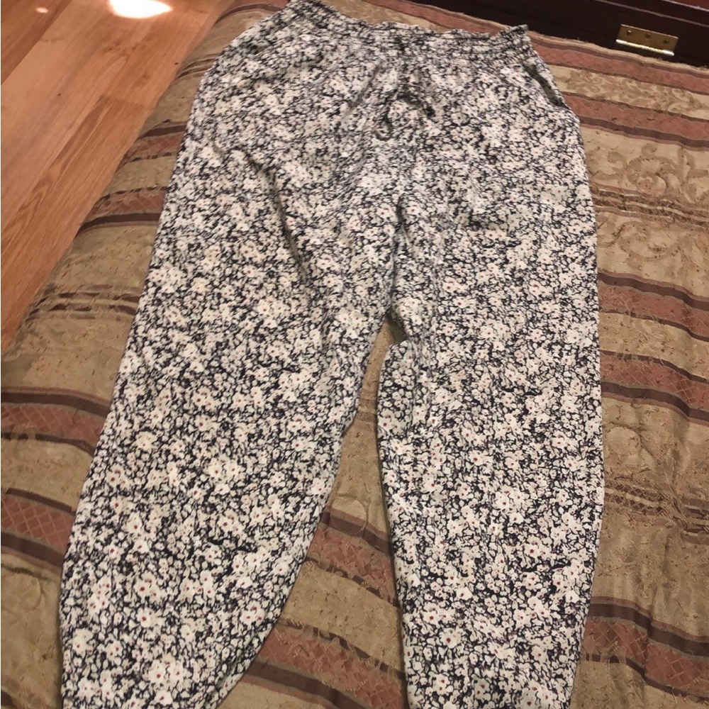 🔥 SOLD🔥Mudd floral harem pants joggers - Picture 1 of 4